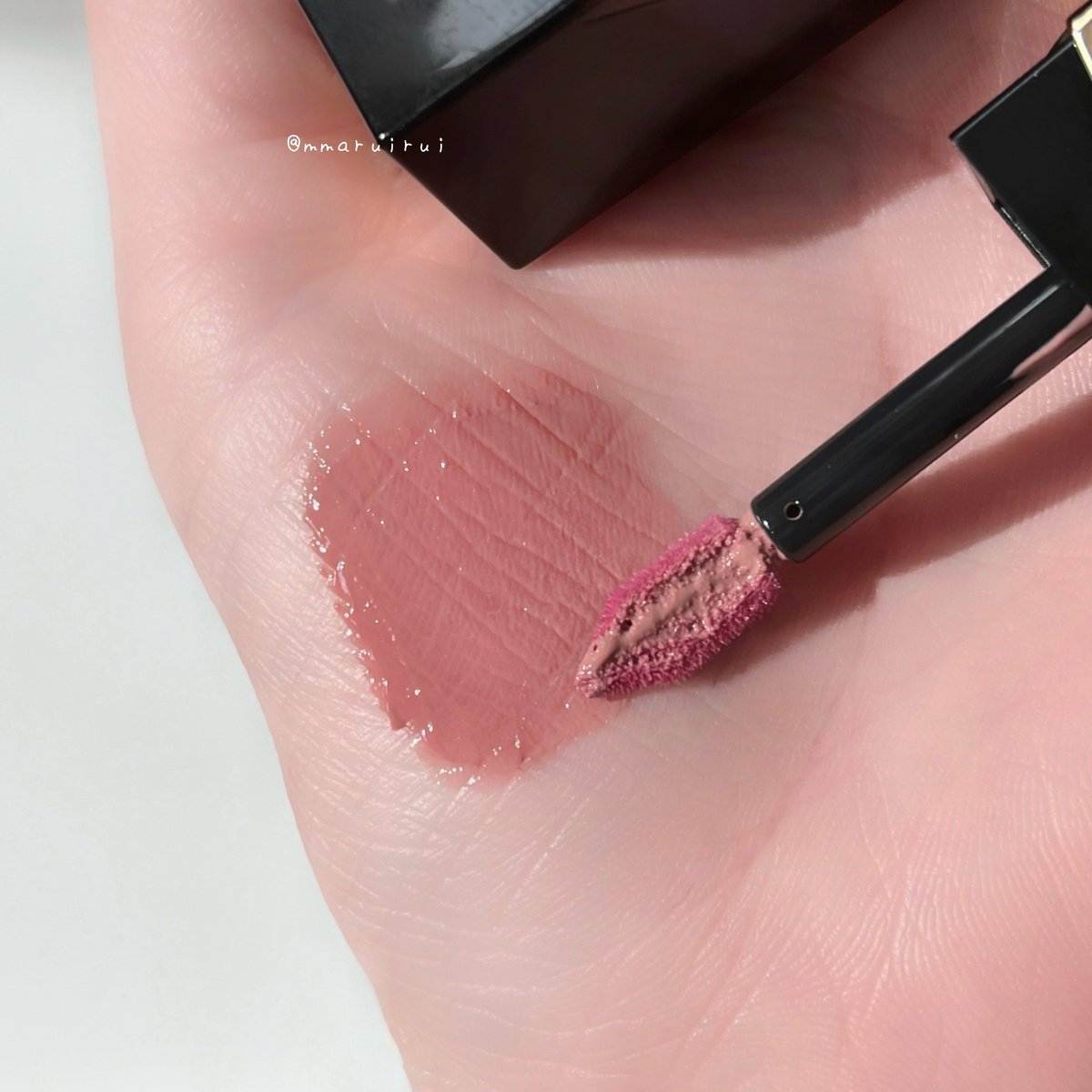 ともイヴ・サンローラン&SUQQU SUQQU 07 花曇とジルの02 white oak(廃番)と比較スウォッチ｡YSL 611は