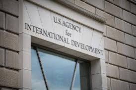 共和党国会参议员兰德·保罗说要废除美国国际开发署 (USAID) 并终止所有对外援助。

川普总统则关闭了美国国际开发署的网站和X账号。

伊隆·马斯克证实，只有不到10%的对外援助实际上到了需要帮助的人手中。

国际开发署实际上是华盛顿民主党众多洗钱机器之一。其运作方式如下：

• 活动人士创建鲜为人知的非政府组织NGO
• 民主党通过政府为其提供了大量资金
• NGO只做最低限度的事情，比如获