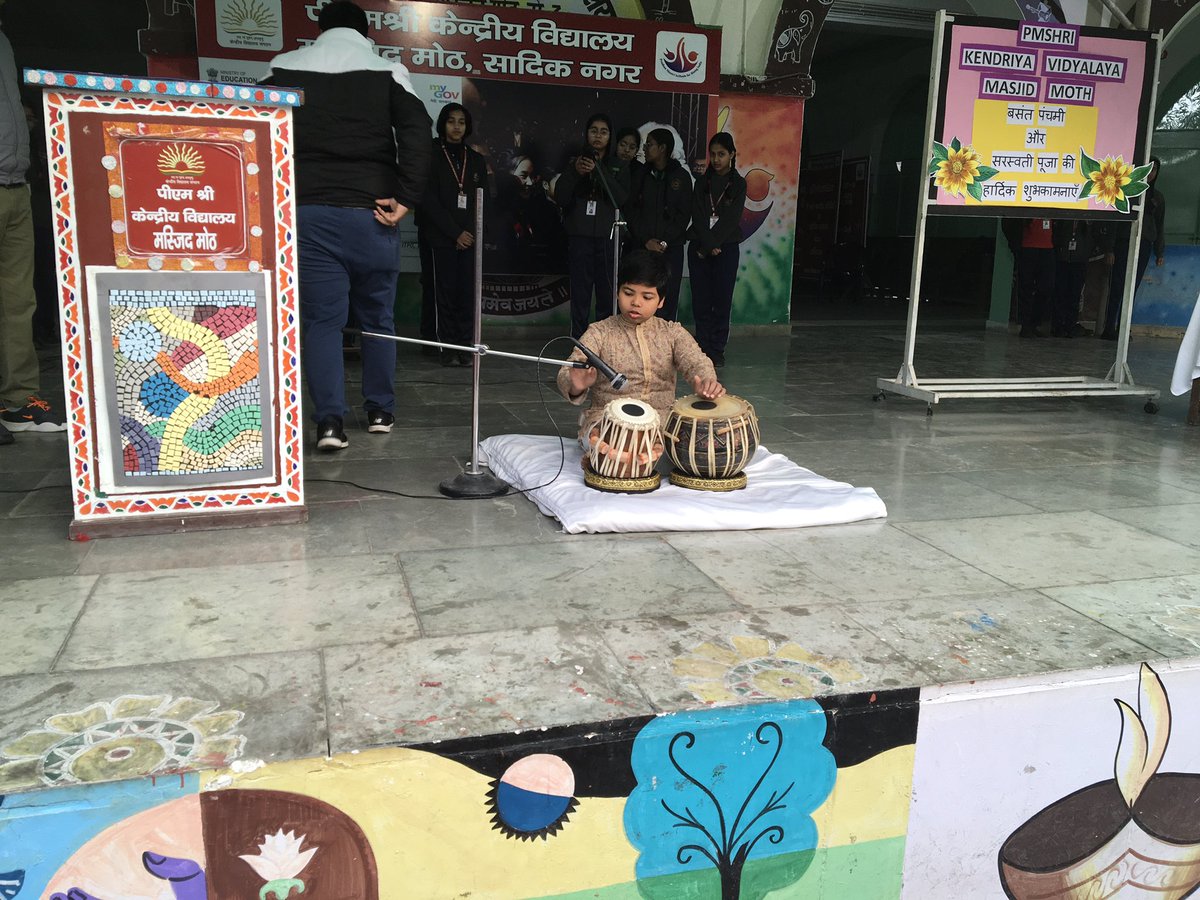 kvmasjidmoth's tweet photo. बसंत पंचमी समारोह में कक्षा ६ के अंशु आर्य द्वारा तीन ताल लहरा जयजयवंती में तबला वादन सुन कर सभी मंत्र मुग्ध हो गए ।
#Music
#ArtIntegratedLearning
#NEP2020
#PMSHRI https://t.co/cQniJRpWw7