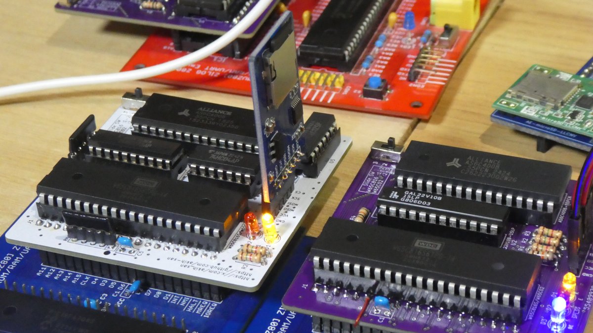 akih_san's tweet photo. @DragonBallEZ @wcinp #MEZW65C_RAM #DOS65 #GAL #CPLD
PLD版のPCBが動きました。
PLDは初めて使���です。1番ピンはFFのCLK入力に使うのですが、FFのCLKは入力定義しなくてよい(PIN 1 = clk;等々)ことが分かるまで数日…コンパイラでエラー出ないし…😅。
まぁ、部品減って(右側のPCB)スッキリしました。😆 https://t.co/WBFBXQZvq7