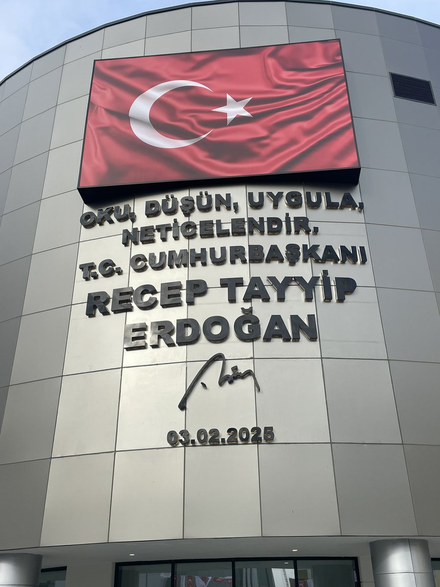 Tayfun ÖZYOLCU (@tayfunozyolcu) on Twitter photo Cumhurbaşkanımız Sayın <a href="/RTErdogan/">Recep Tayyip Erdoğan</a>’ın teşrifleriyle, ülkemizin eğitim vizyonuna yön verecek Esenyurt Recep Tayyip Erdoğan Eğitim Külliyesi’nin açılışını büyük bir gururla gerçekleştiriyoruz.
📅 3 Şubat Pazartesi
⏰ 11.00
#EğitimKülliyesi Cumhurbaşkanımız Sayın <a href="/RTErdogan/">Recep Tayyip Erdoğan</a>’ın teşrifleriyle, ülkemizin eğitim vizyonuna yön verecek Esenyurt Recep Tayyip Erdoğan Eğitim Külliyesi’nin açılışını büyük bir gururla gerçekleştiriyoruz.
📅 3 Şubat Pazartesi
⏰ 11.00
#EğitimKülliyesi