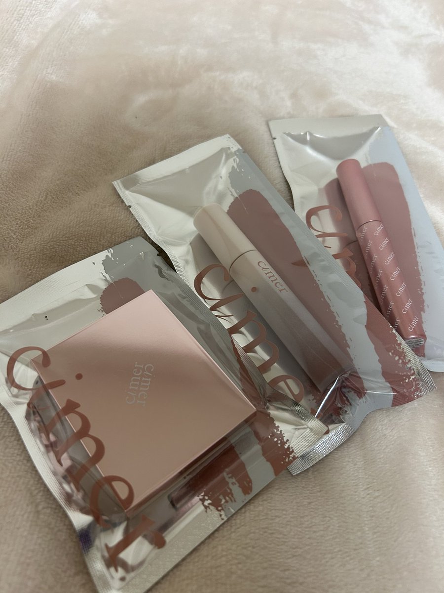ayunico15's tweet photo. @0220nicole 
にこるん！cimerでお買い物した🎀
まじでチークのビジュが良すぎて、指紋で汚したくない。笑笑 
マスカラとスフレリップ、ピンクのチーク買った🩷🤍 
今更ながらだけど、使って感想伝える🫶 https://t.co/W9FXJNv22v