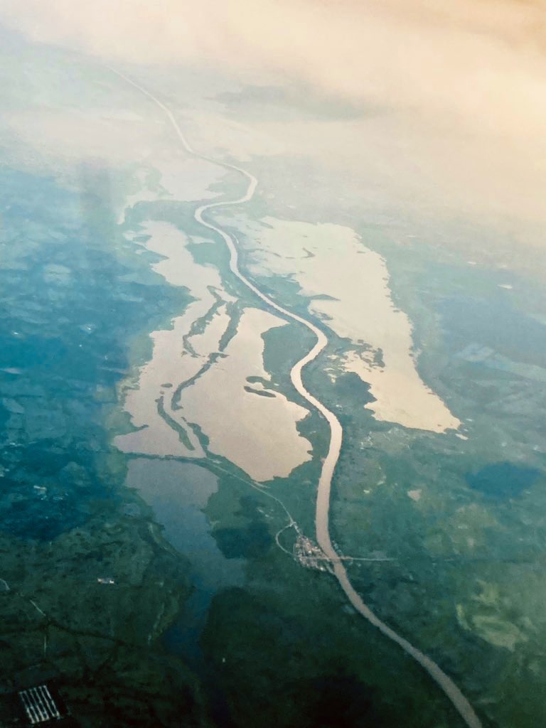 #DiaMundialDeLosHumedales Fotografía Humedales Corazón: palpitan con las crecientes y bajanzas, traen y llevan la vida, en ellos nacen millones de peces y gentes que migran y regresan, ellos nos regalan el agua cuando lo demás se seca y la reciben cuando no cabe tanta en el río.