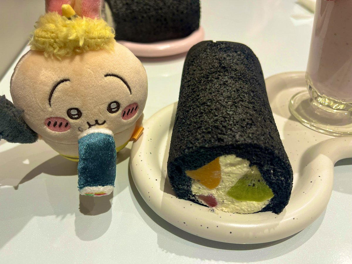 恵方巻きロール食べてきました👹
フルーツたくさん入ってて美味しかった🥝🍑🍓
クリームも甘すぎず食べやすかったよ☺️

さやちゃんありがとう!(´▽｀)