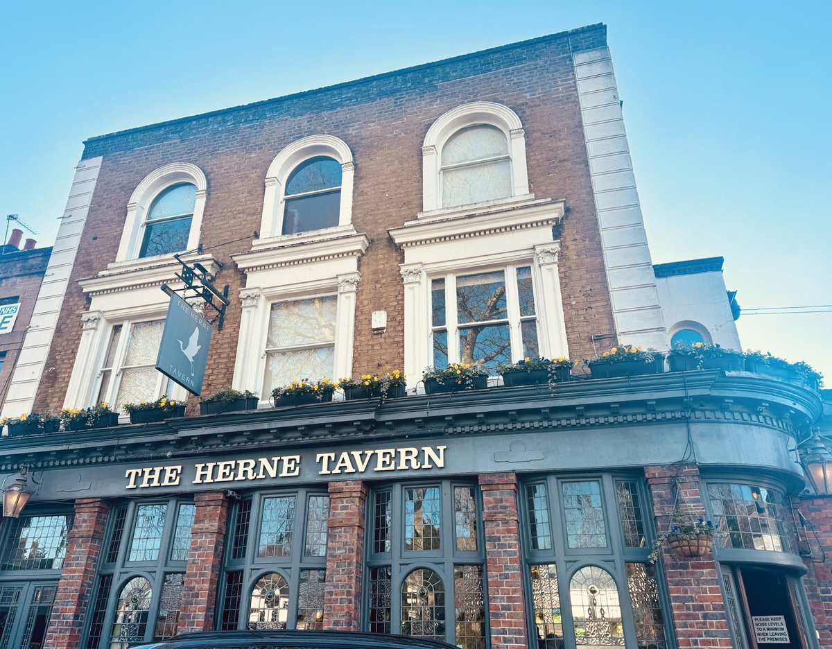 TheHerne's tweet photo. Beautiful day for a Roast @theherne π€© #SE22 #LondonPub #EastDulwich https://t.co/8mbx7WzFmX