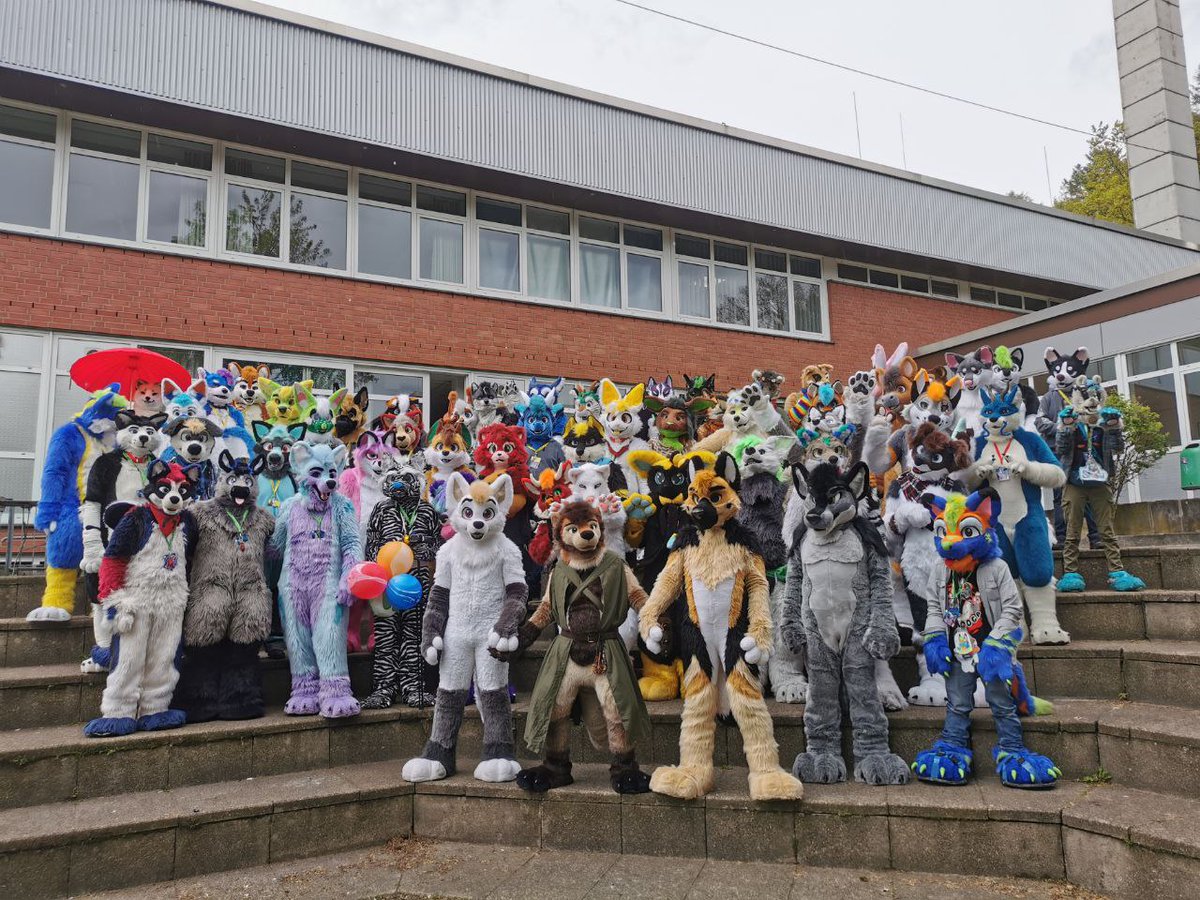 Nothing is better than to be surrounded by friends :)
📸 Darky
<a href="/FurcietyD/">Furciety</a> Convention 2024