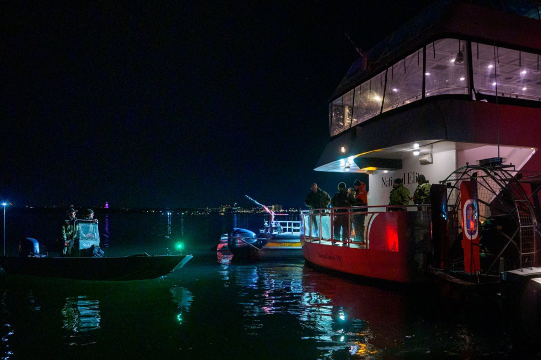 dcfireems's tweet photo. We’d like to thank the captains &amp; crew of @citycruises National Elite &amp; Inner Harbor Spirit for their swift response &amp; continued support on the river during our operations. The vessels have served as a command post &amp; rest area for “River branch” and staging for all water assets https://t.co/9AtoqU9Sq8