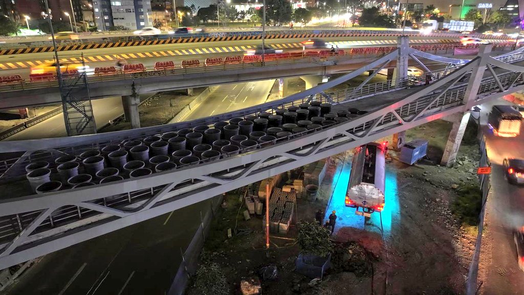 idubogota's tweet image. 🕳iPruebas de carga en marcha!🕳

Seguimos avanzando en la
construcción del ciclopuente
de la calle 80 con av. Boyacá.
Las pruebas se llevaron a cabo el el costado oriental y esta
noche continuarán en el costado
occidental. #BogotáMiCiudadMiCasa