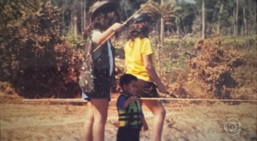 apegodamaraisa's tweet photo. o César filho bem pequenininho 

MAIARA E MARAISA NA GLOBO https://t.co/GJesiOXOkV