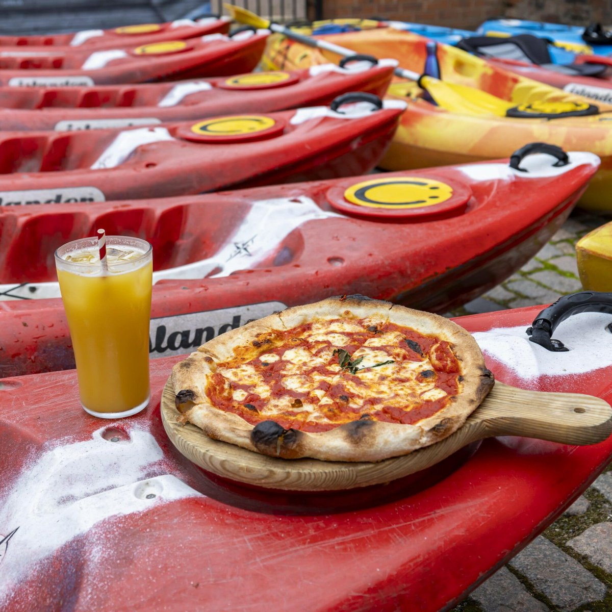 BhamRoundhouse's tweet image. Roses are red,
Violets are blue,
This Valentine’s Day,
We have a kayak experience for you ❤️
This Valentines Day, join us as we combine three of our favourite things – paddling, pizza and beer!
roundhousebirmingham.org.uk/experiences/ka…
#SeeTheCityDifferently #Birmingham #KayakExperience #Tours
