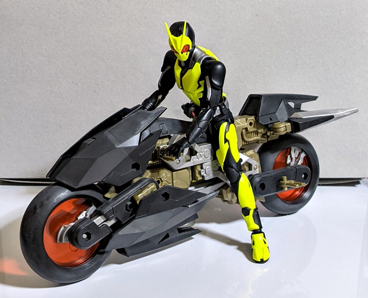 papasu67's tweet photo. フィギュアライズのゼロワン4

ひとまず思い付く範囲で手を入れ終わったので適当にポーズを付けたりバイクに乗せてみる

ゼロの頃はウルトラもこれに近いアプローチだったなとか
各シリーズでの進化の方向性の違いを感じるなどしたり https://t.co/0yKbxcZ1ZI