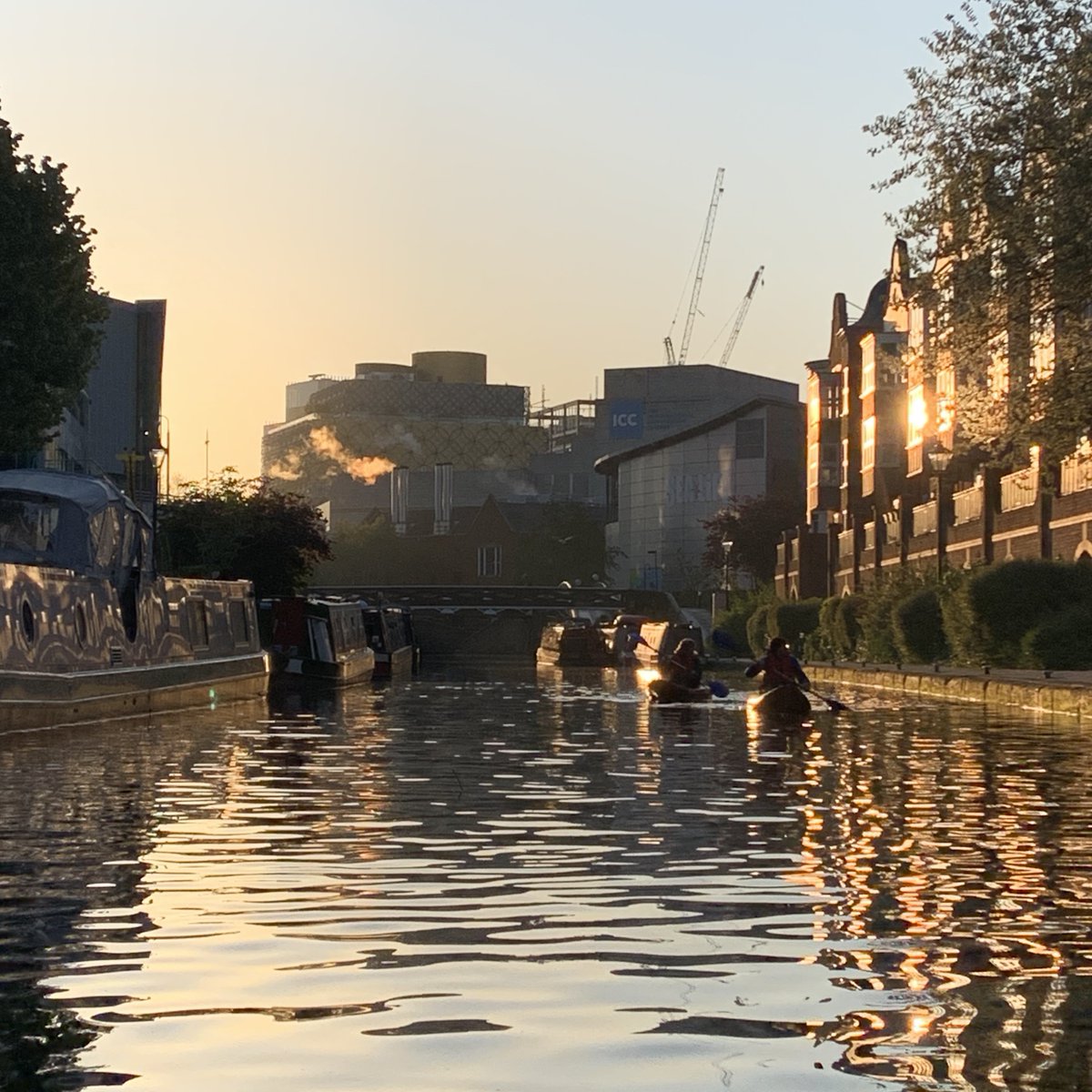 BhamRoundhouse's tweet image. Roses are red,
Violets are blue,
This Valentine’s Day,
We have a kayak experience for you ❤️
This Valentines Day, join us as we combine three of our favourite things – paddling, pizza and beer!
roundhousebirmingham.org.uk/experiences/ka…
#SeeTheCityDifferently #Birmingham #KayakExperience #Tours