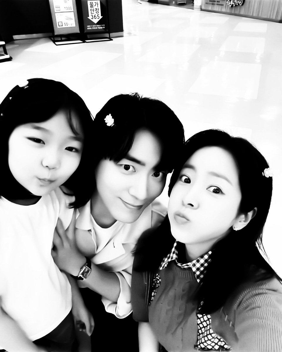 강지윤 (@lxvescxut) on Twitter photo 
