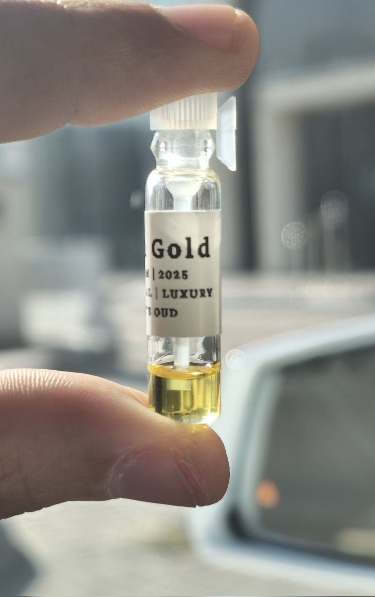 Gola Gold , Assam 🌳
.
عندما يعجز اللسان عن الكلام ، تتحدث الأعين
أمامي يا سادة دهن أسام أرتيسان ، ماشاء الله تبارك الله
.
لون الدهن يخاطب عيناي ويقيدني عن الكتابة خوفاً  أن أجحفه أو ان لا أوفيه حقه
للحديث بقية بإذن الله
.
من تُحف العزيز <a href="/iL3z_/">ABDULAZIZ | عبدالعزيز</a>
#رابطة_عشاق_العطور