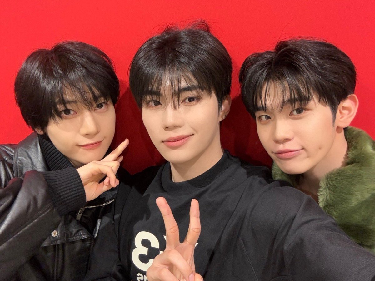 myseokryudan's tweet photo. "with my babies" BBANGIZ ARE GUNWOOK'S BABIES 😭😭😭 https://t.co/EqQrySYFcb