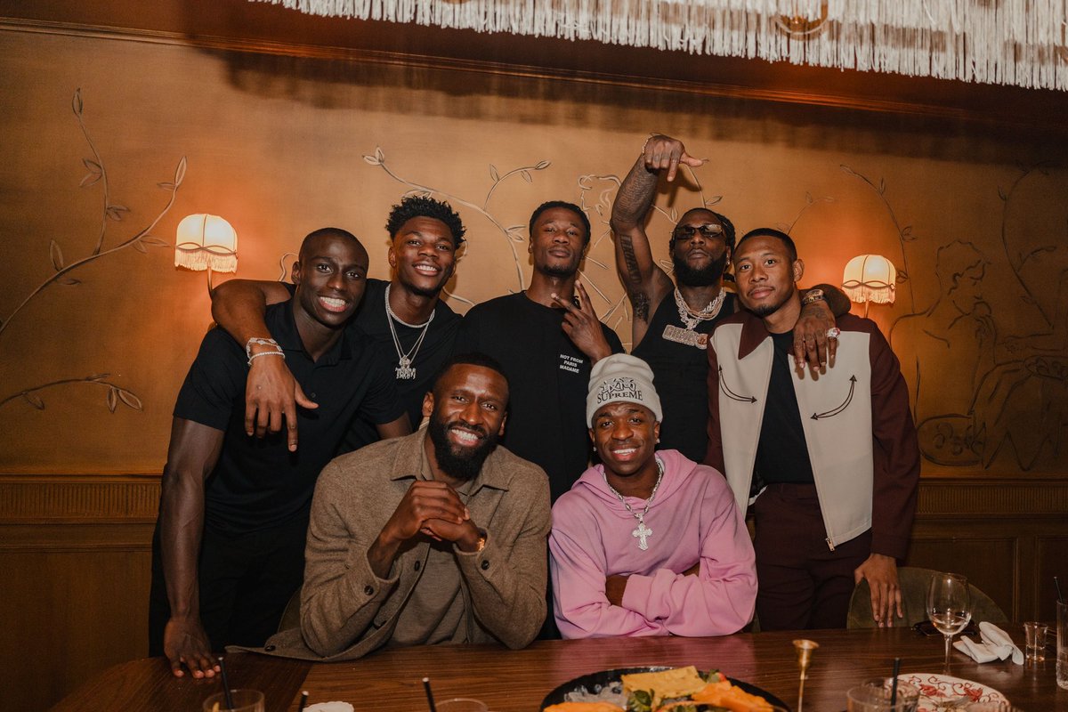 burnaboy's tweet image. ⭐️🌟⭐️🌟⭐️