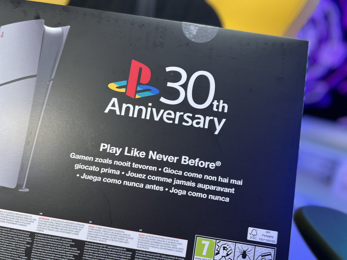 ¿Qué debería hacer con esta preciosidad? 🤔

🔄 RT: Sortearla.
❤️ Like: Quedármela.

#Ps5 #30anniversary
