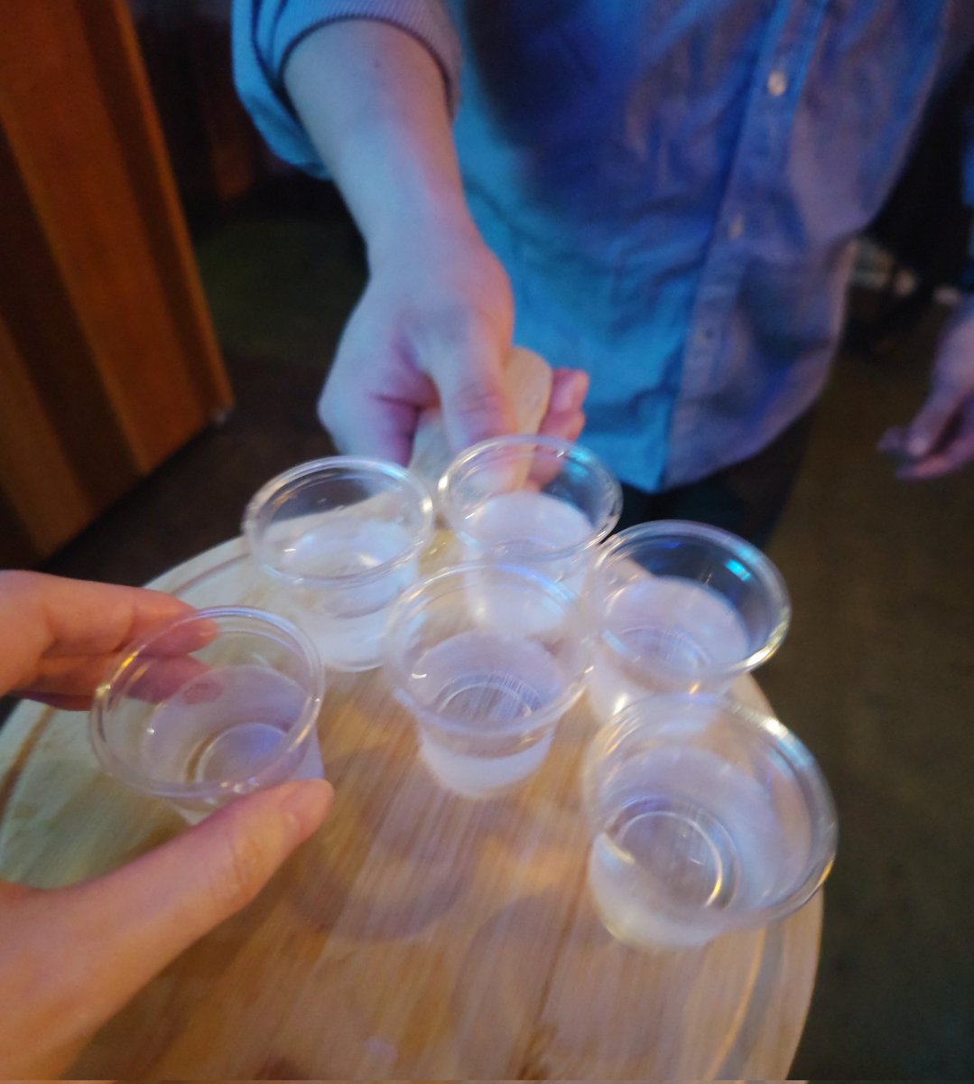 one_eighth140's tweet image. どの界隈でもお酒が飛び交うのは一緒なんだなって思いました。まる。🥃

#LABAR #KPOP