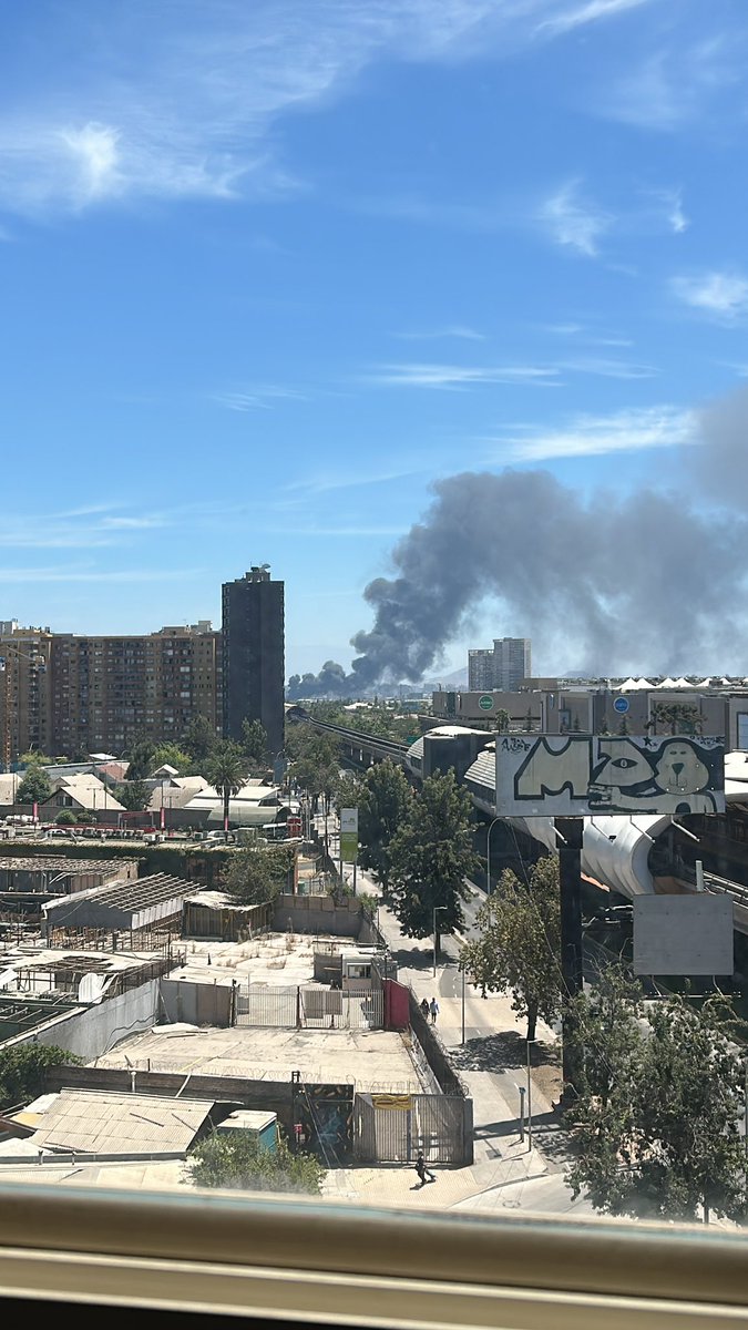 HctorFi18960240's tweet photo. Incendio se ve desde metro mirador , tiene pinta de ubicación y n vicuña Mackenna posterior a metro pedrero , Rodrigo de araya #incendio #laflorida #sanjoaquin https://t.co/HPP2rpytzz