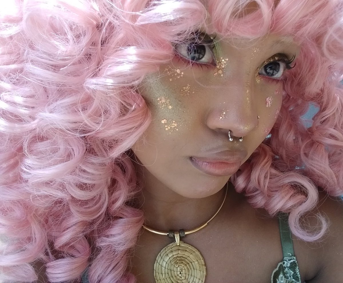 sasukepeitosz's tweet image. lavei e finalizei meus fios capilares rosa ele esta macio lindo e cheiroso (demorei 2 horas finalizando💔