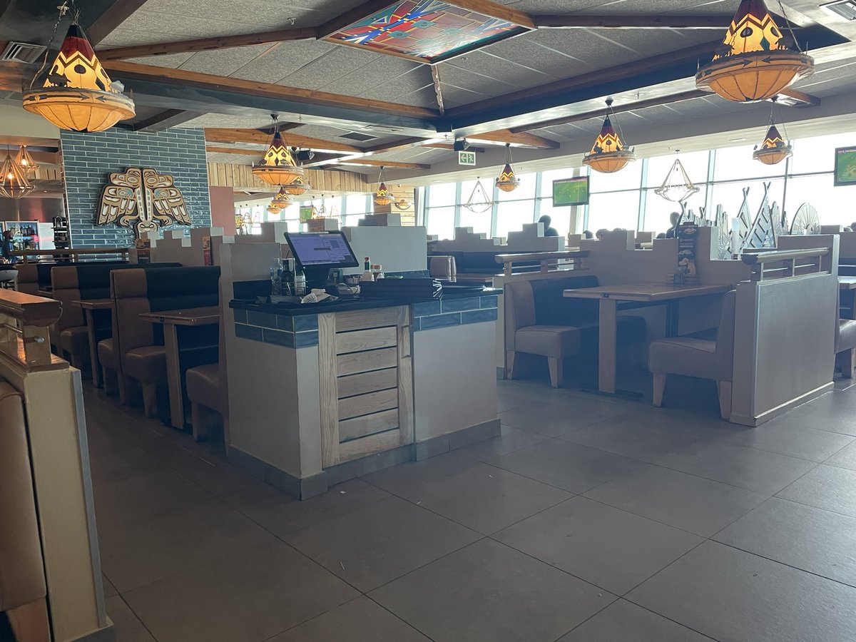 MartinMyers's tweet photo. Utterly hopeless Been waiting 20 mins for food at half full @SpurRestaurant at Cape Town int airport @capetownint - a joke pathetic service , see all empty seats @rayale26 @TripleMEntSA @trevorshapiro1 #shockingservice @CityofCT @CapeTown https://t.co/q2JCXnEEAx