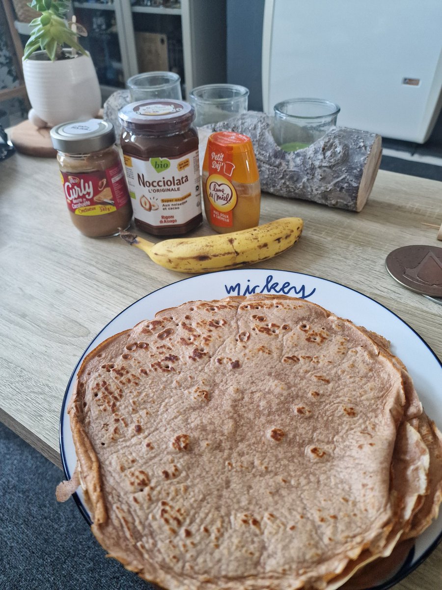 Davibasteni's tweet photo. Bon Dimanche et Bonne chandeleur à vous 😋😘 #Chandeleur #2Fev https://t.co/zQ9D1960lA