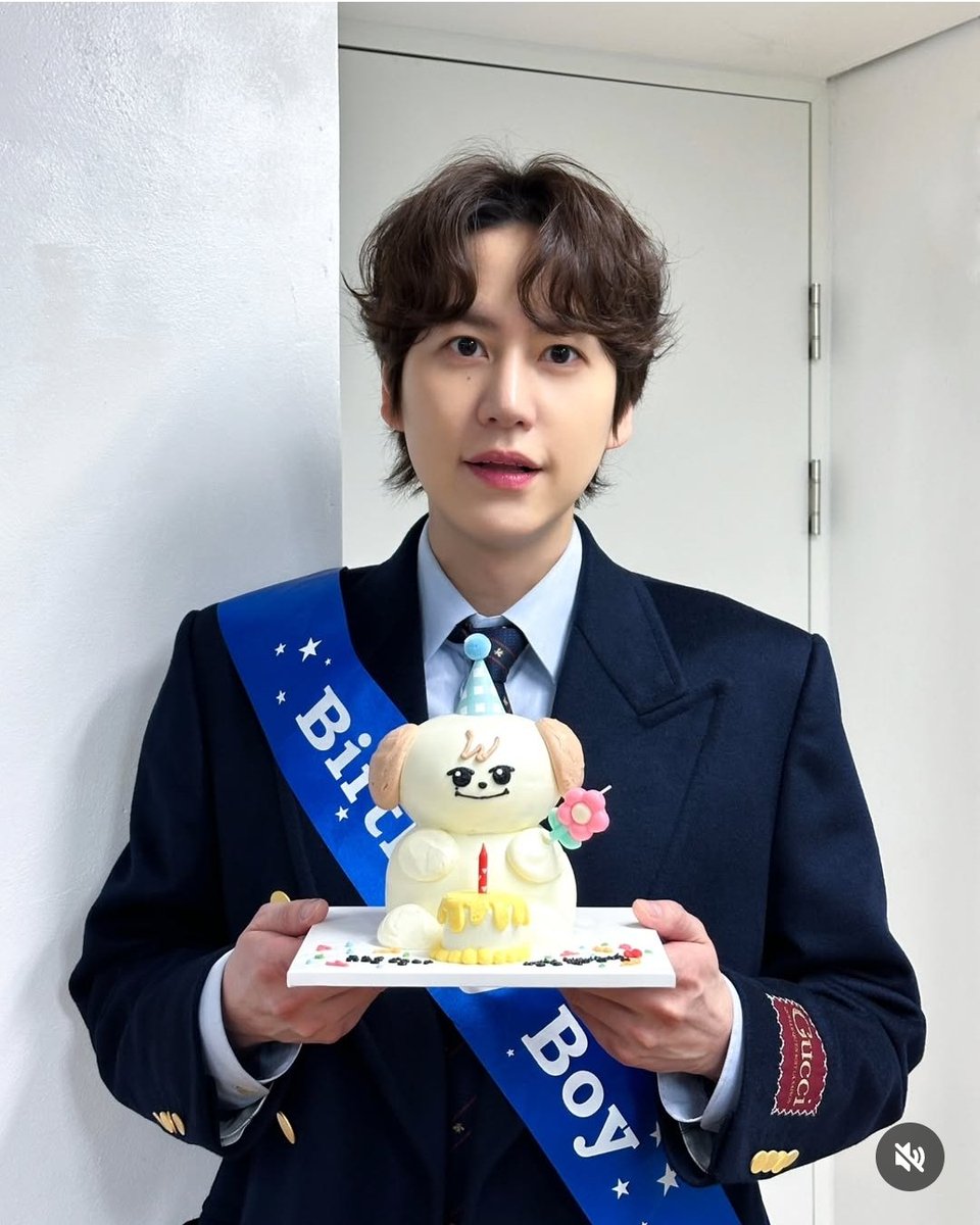최고의 가수 조규현 생일 축하해요🥳😍
#하루마다_끝도없이_규현이잖아