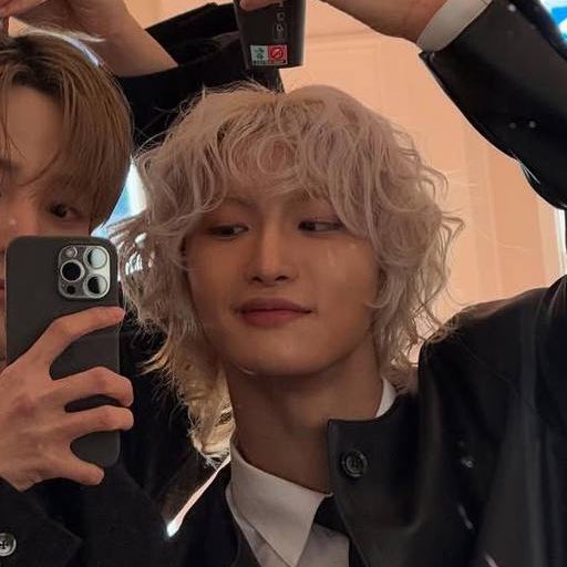 H0NGLOVER's tweet image. SEONGHWA WITH LONG HURLY HAIRSTYLE?????? AM I DREAMING???