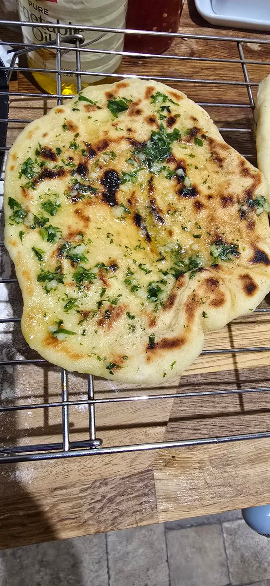 Please look at my VERY FIRST attempt at naan 😍 

They were like buttery, garlicky clouds 🤤