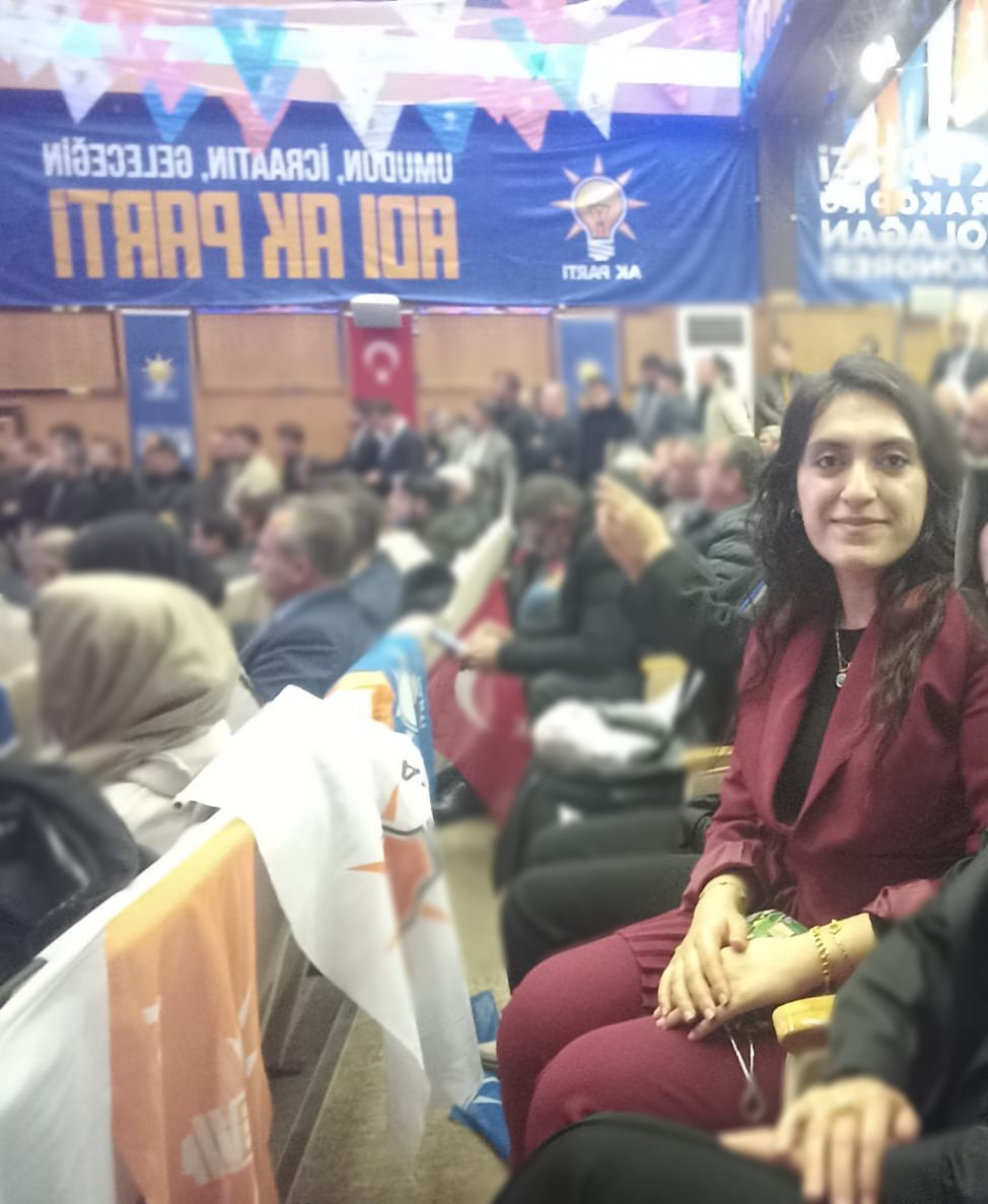 Ak Parti'mizin İl Kadın Kolları  Yönetim Kurulu'na seçilen kardeşim ve meslektaşım Sn. @eczberfincelik 'i tebrik ediyorum.  Davanda muzaffer olmanı Rabbimden niyaz ederim.