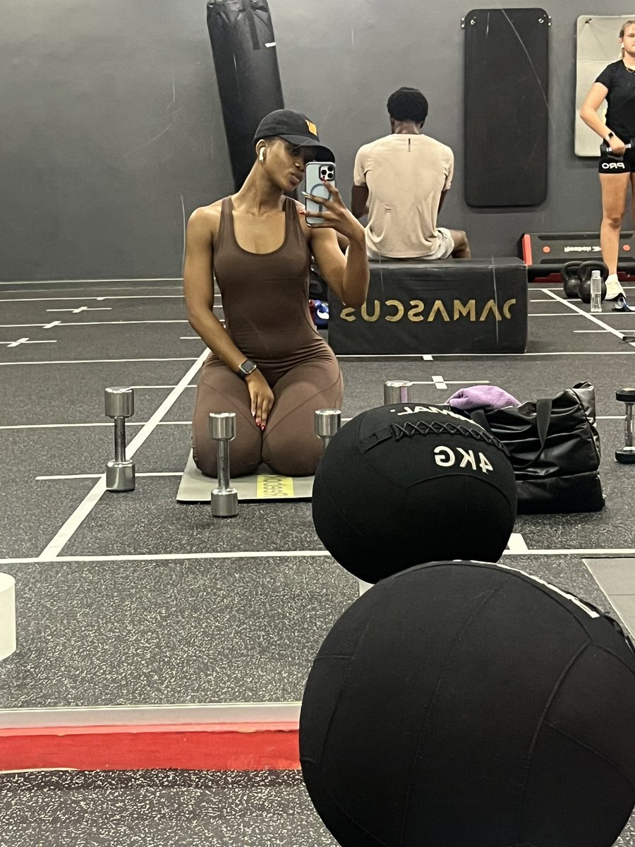_OnelaM's tweet photo. I really went to the gym this many times this month 😔🕊️ https://t.co/uFoCyOeU4p