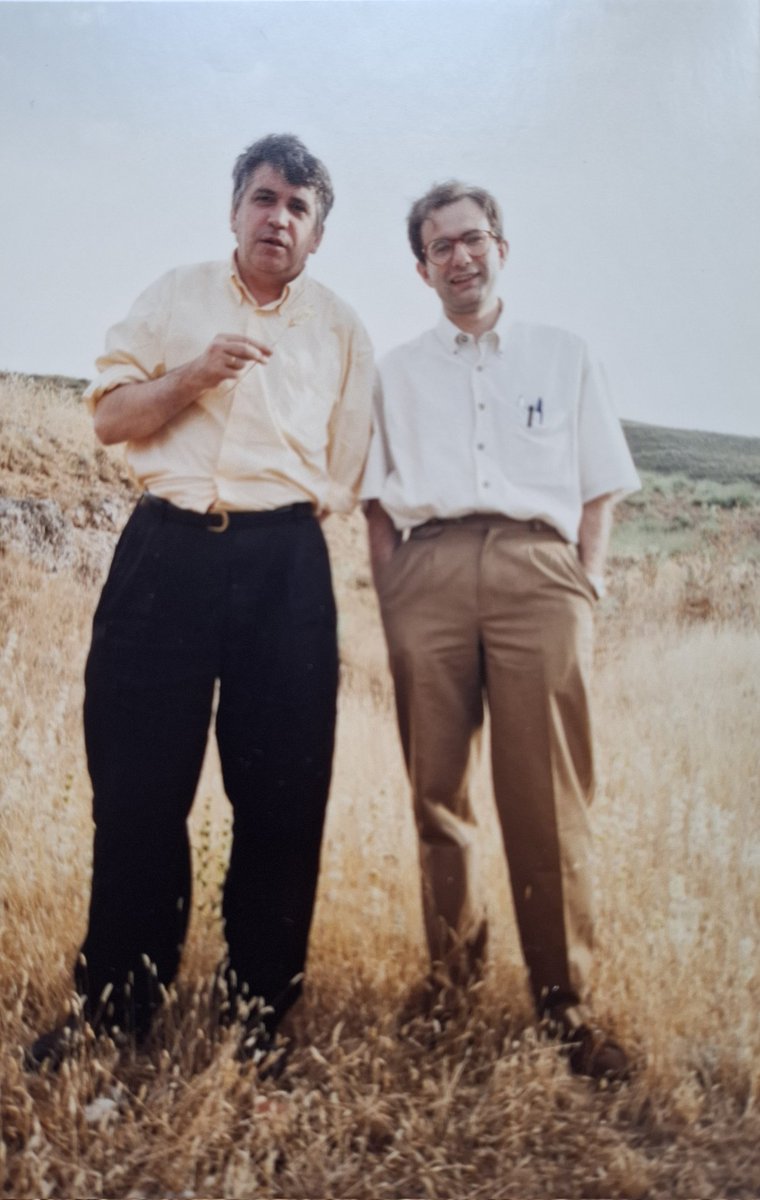 No puedo asimilar la noticia: Enrique Valdivieso fue mi maestro en la <a href="/unisevilla/">Universidad de Sevilla</a> sus clases abarrotadas eran un acontecimiento. Me impartió Historia del Arte Moderno y Arte Contemporáneo. Su pasión hacía vibrar por la forma de transmitir el conocimiento. Cuando llegó de las