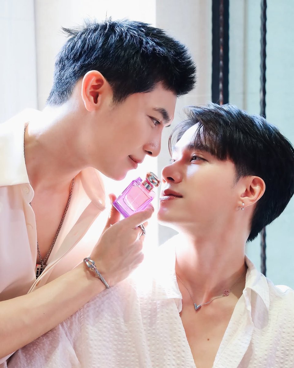 SweetMew2's tweet image. เราจะมีน้ำหอมกี่ขวดก็ด้ายยยย ได้เวลาเปลี่ยนน้ำหอมหวานๆตามมิวมิวตุลย์ตุลย์ 🩷

IG : mewsuppasit

#CologneIntense #JoMaloneLondonTH #TimeForMe #TaifRose #ScentOfLove
@JoMaloneLondon
@MSuppasit @octotul
#MewSuppasit #Tul_Pakorn