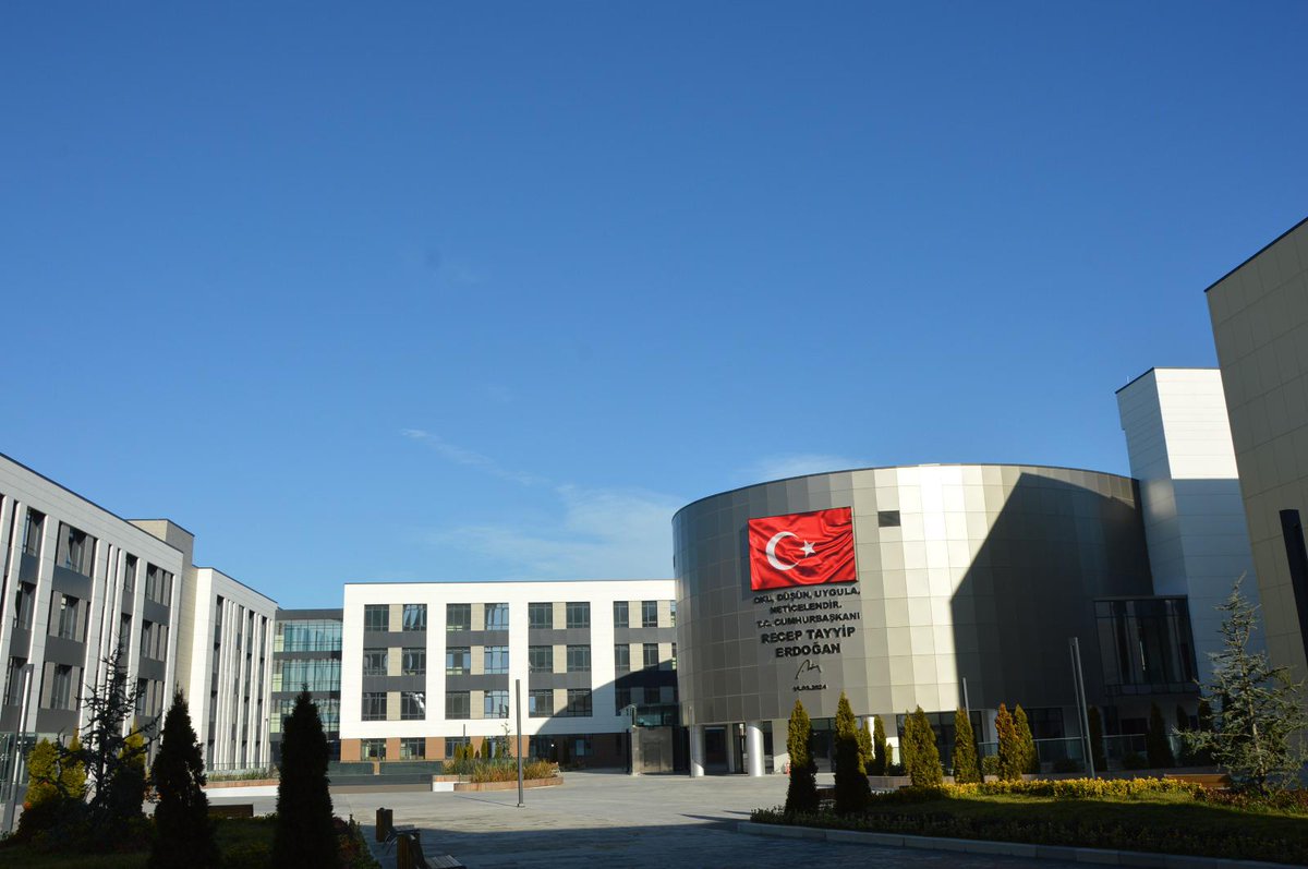 Bir okuldan daha ötesi, "Esenyurt Recep Tayyip Erdoğan lise " Eğitim Külliyesi " açılıyor.
Ülkemize ve çocuklarımıza hayırlı olsun.
#EğitimKülliyesi
<a href="/tcbestepe/">T.C. Cumhurbaşkanlığı</a> <a href="/tcmeb/">Millî Eğitim Bakanlığı</a>
<a href="/Yusuf__Tekin/">Yusuf Tekin</a> <a href="/istanbulilmem/">İstanbul İl Millî Eğitim Müdürlüğü</a> <a href="/MucahitYentur/">Murat Mücahit Yentür</a>