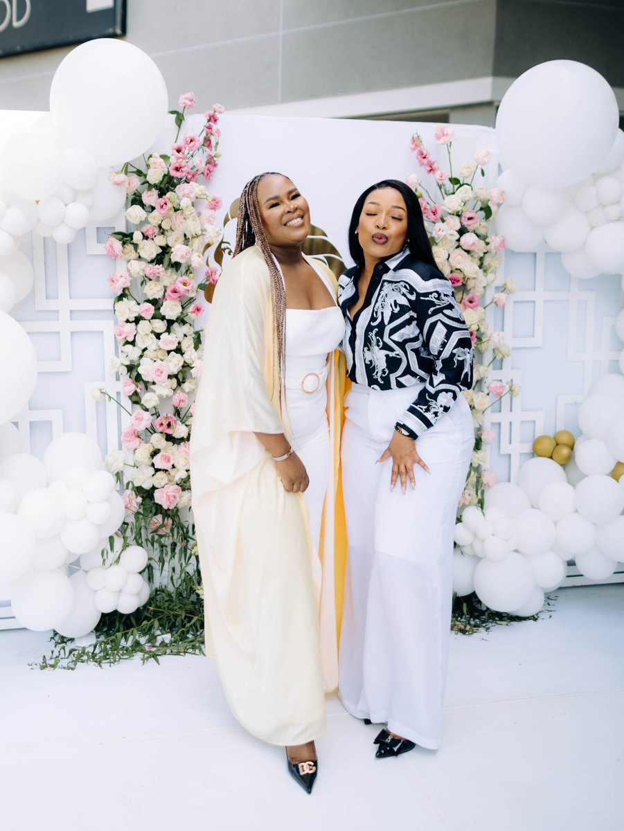 nonoevents's tweet photo. Neon Nectar Hair Launch Event
#NeonNectarHairLaunch #NeonNectarHair
#Celebration #CocktailSeating #White&amp;GoldTheme #Photobooth #Deco #Flowers #Baloons #NonoEvents https://t.co/NXAEt5Uc4y