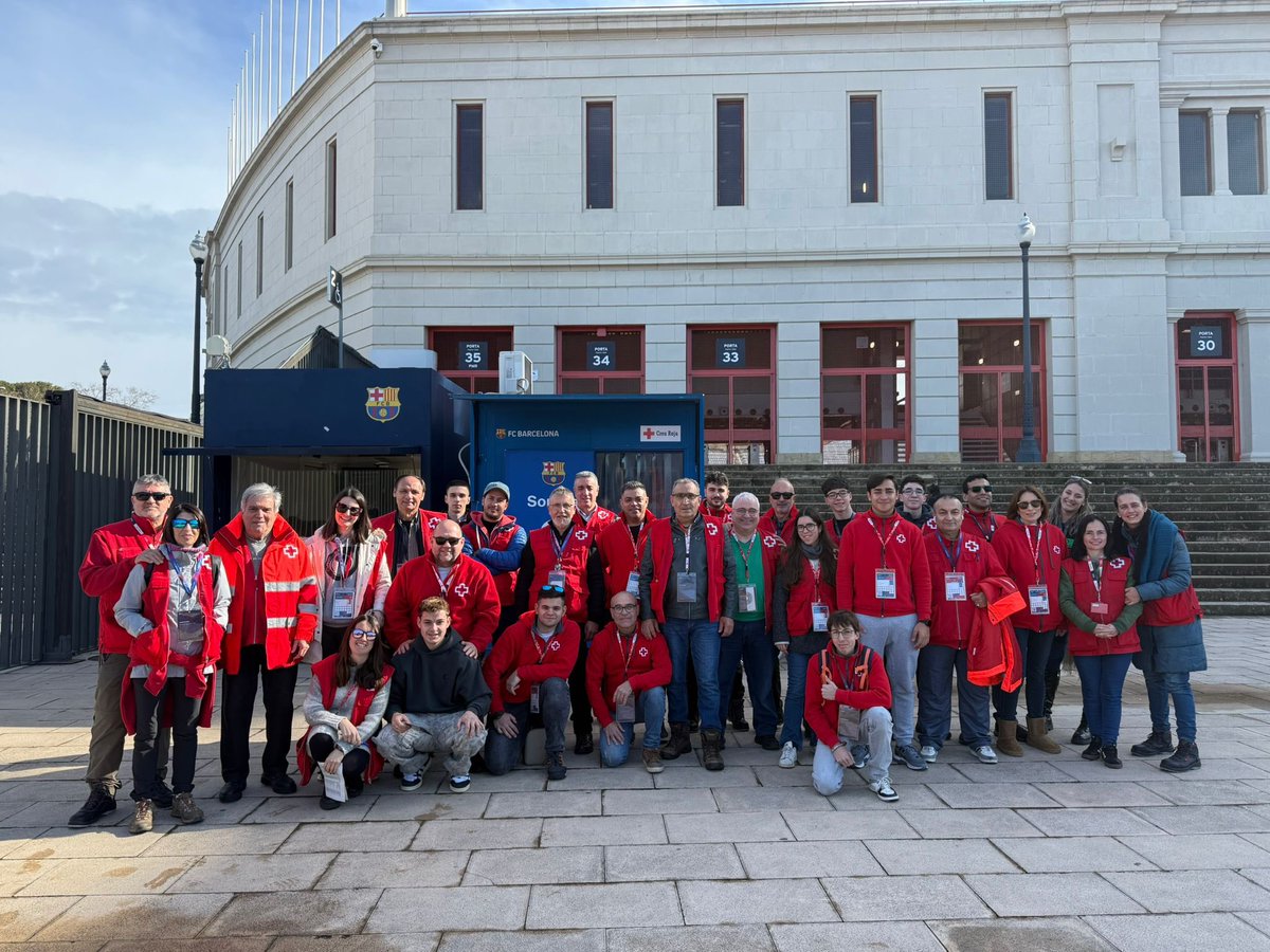 Saps que a mès d’ajudar a arribar al seu seient a l’estadi Olímpic de Montjuïc als partits de futbol als aficionats amb mobilitat reduïda, també els hi ajudem a tornar fora del recinte? Caminant o en cadira de rodes, no dubtes en apropar te a demanar l’assistència #BarçaAlavés