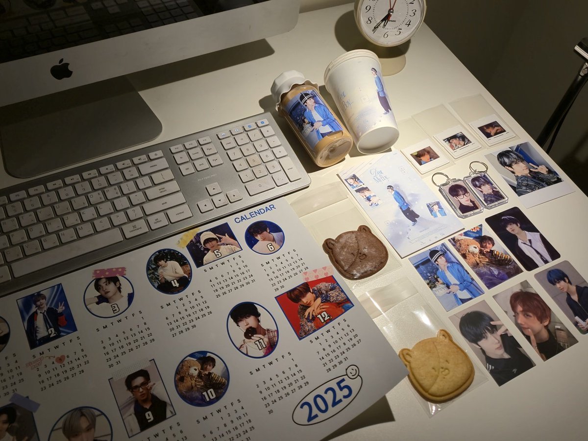 #Dear_My_Boy_Jisung

진짜 너무 예쁘게 꾸며져 있고 특전도 너무 예뻐요🩷 안에 인생네컷 찍는 기계도 있고 실제로 가면 더 예쁘게 꾸며져 있습니댱💕 럭드 키링이랑 배너 진짜 예쁜데 전 뽑기 실패..🥲 그리고 쿠키..귀여워서 어케 먹죠...?