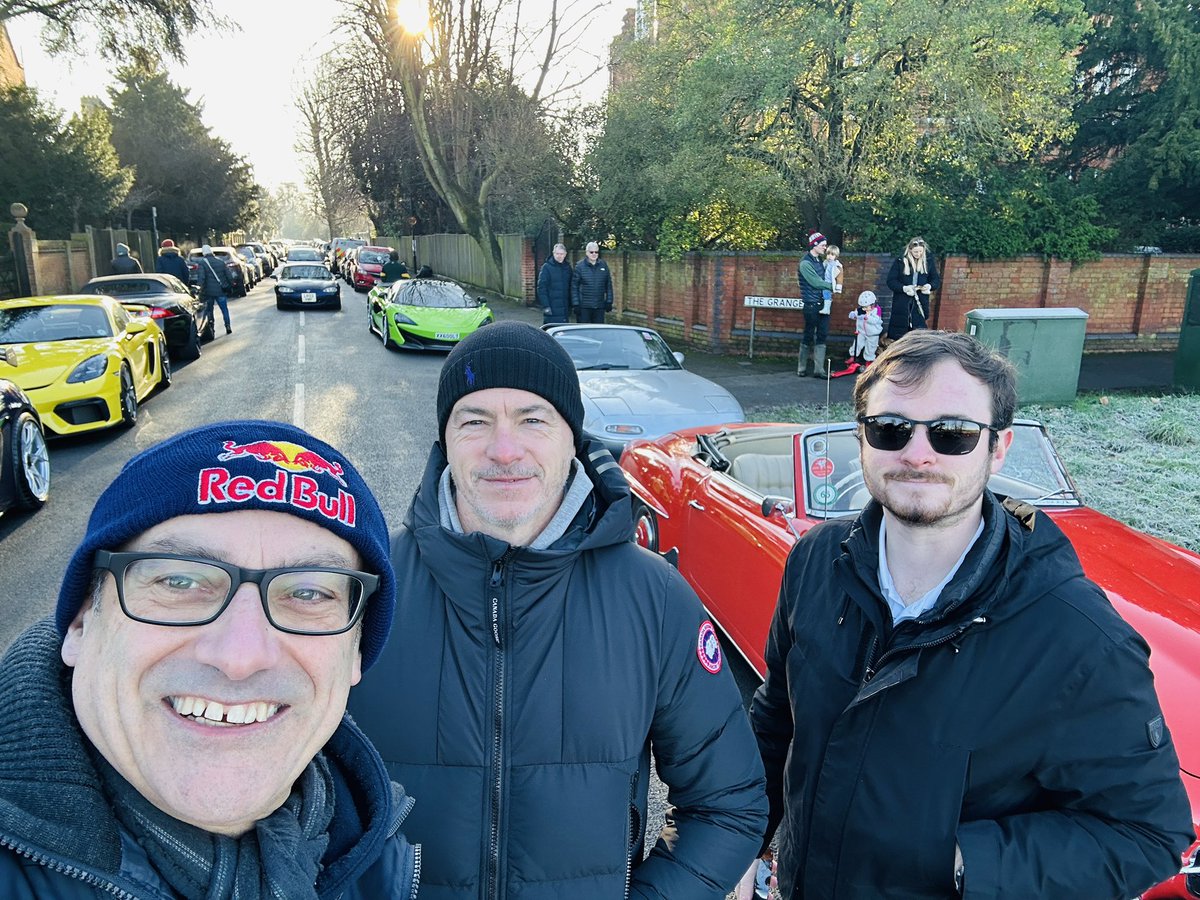 GPOnyx's tweet image. Run down to the #southsidehustle..chilly but the usual eclectic mix of cars..very busy and a few parking tickets given out🤣good to catch up with @LUDENClassics