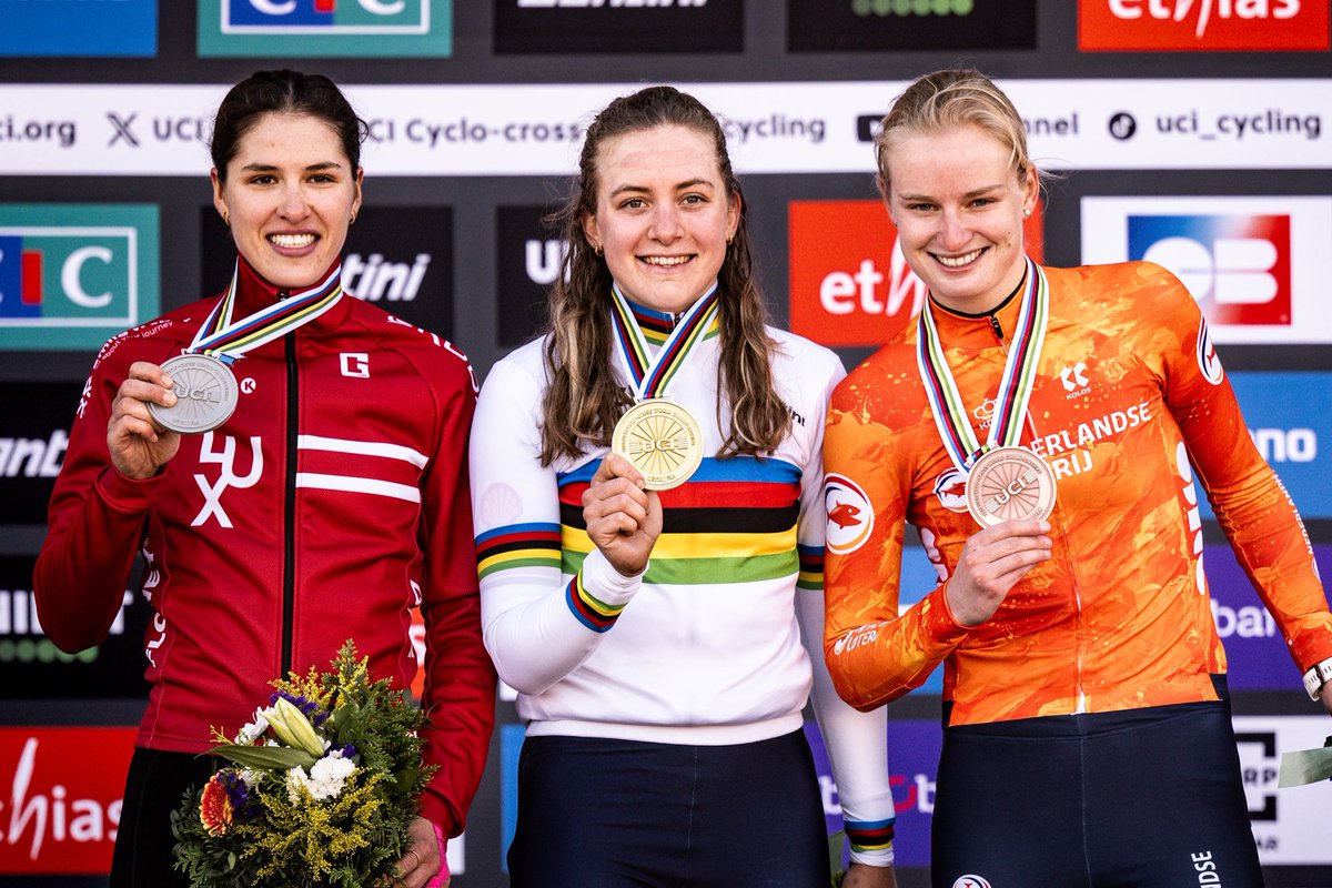 A superb ride from
<a href="/Backstedt_Zoe/">Zoe Backstedt</a> with a new 🌈 jersey the ultimate prize 🙌🤩🥇.

#Lievin2025 #TakeTheLead
