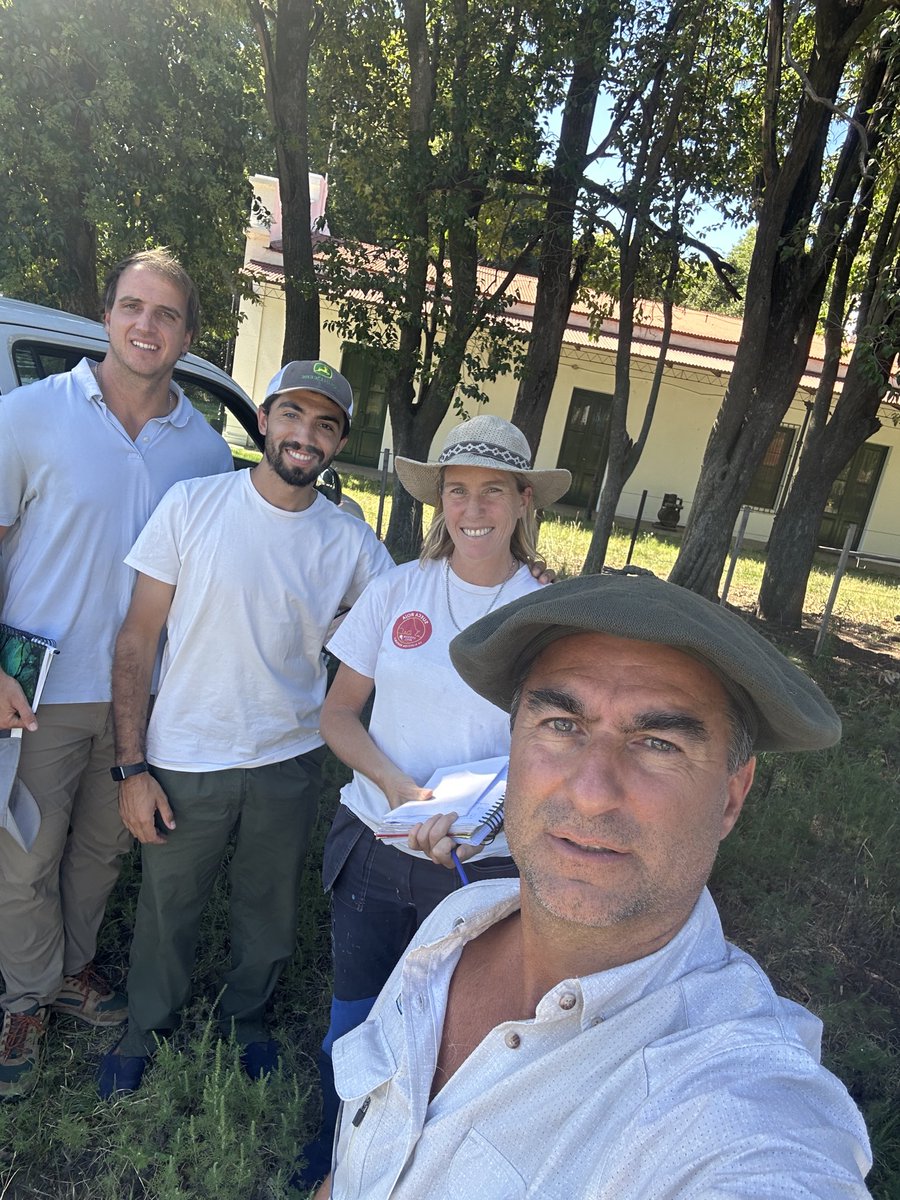 Visita del miércoles por la tarde a El Cautivo, en Salazar (Bs As). Ayudamos a Eloísa Cordini y familia a diseñar un corral de inicio para los terneros de recría, como apoyo de Alimentos Balanceados Nutrecol para sus clientes. Cc ⁦<a href="/Felipepereyra/">Felipe Pereyra</a>⁩