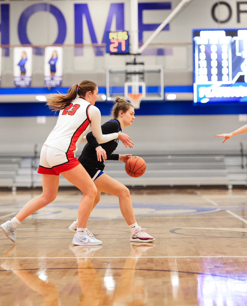 ⭐️🏀Player Profile🏀⭐️
Lexie Klecker
#21
Senior
Forward/Center
#aaronguzmanphotography