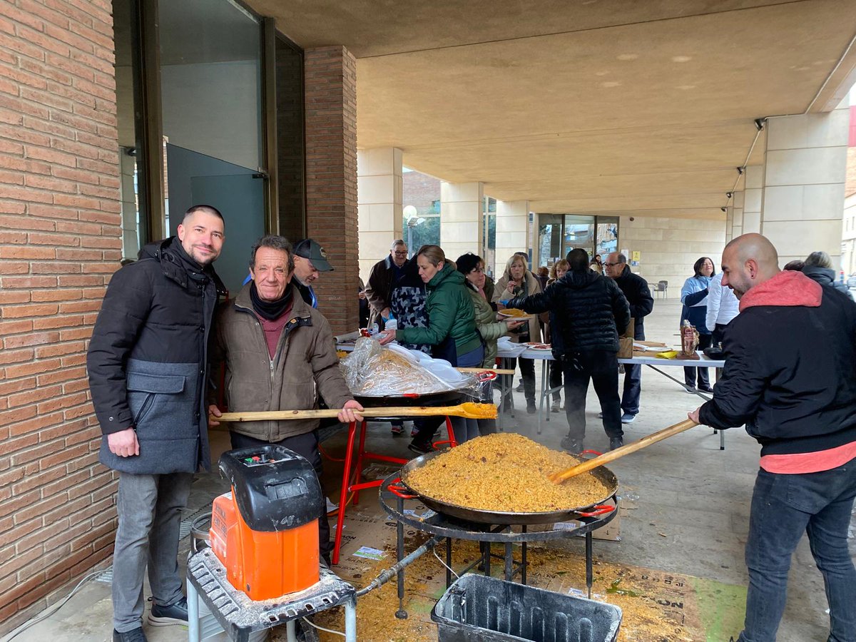 JosepRoca18's tweet photo. Degustación de migas populares organizada por la @aavvseca.
¡Gracias por vuestro afecto y por mantener vivo el barrio con vuestras estupendas iniciativas!
#CuidaLoTuyo
#ConNuestrasTradiciones https://t.co/aRQAL542RU