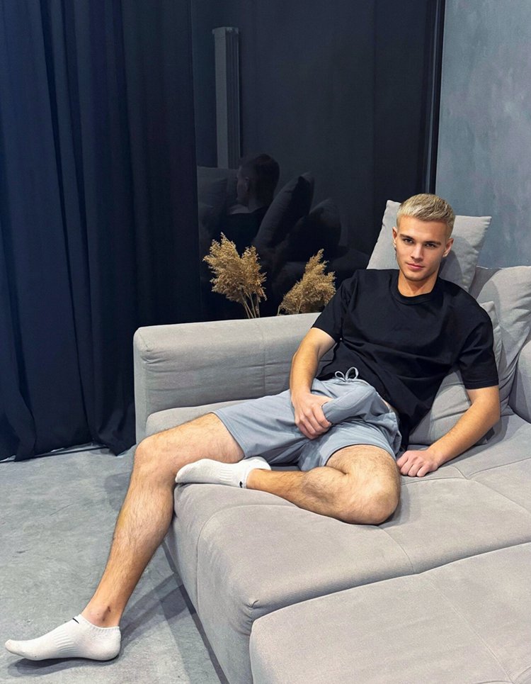 comment ''hi' and I'll send you my 🌶️ picc in DM :)