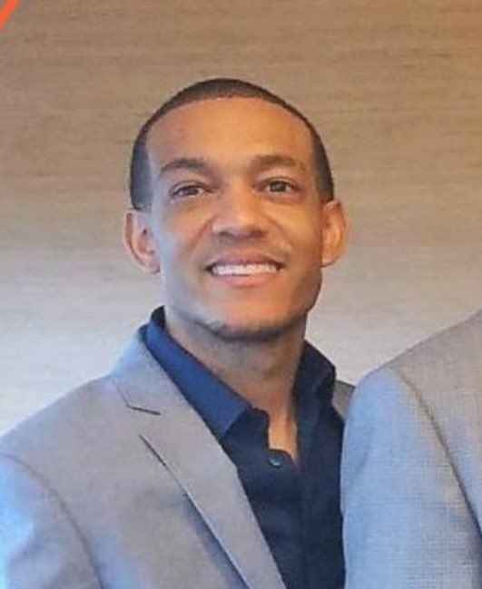 No1Bitcat's tweet photo. @cryptolucas8 @hWonderofWorld Does he actually have kids? Looks gay af to me https://t.co/cx8RAT1JWJ