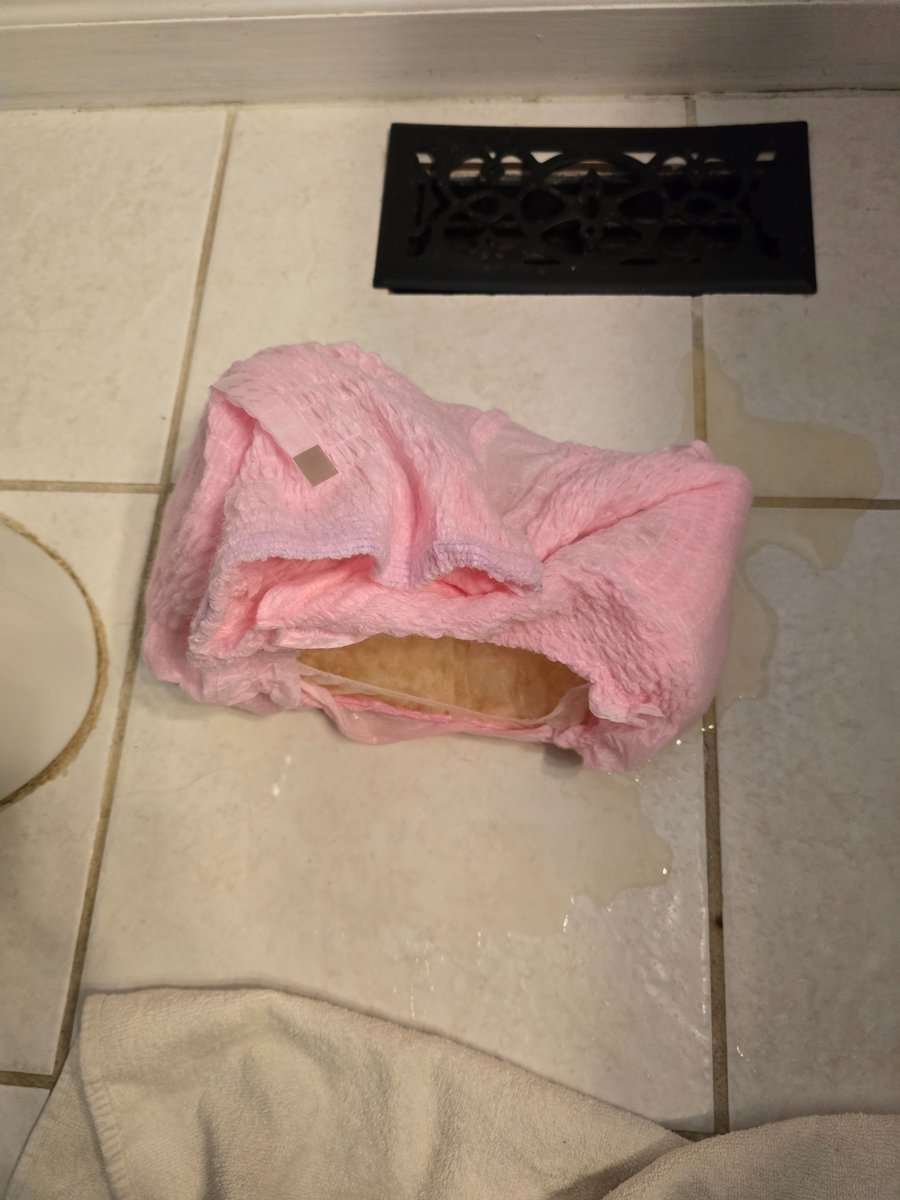 ExhibitionWettr's tweet photo. @NorthShoreABDL #GoSupremes are amazing. I tested one until failure. Wore it to bed, #wokeupwet, but felt dry. Morning pee, it got heavy but I could sit down without leaks. After my coffee pee, it was full.  On the fourth round it overflowed. But it never sagged, impressive! https://t.co/HpftJxaY8v