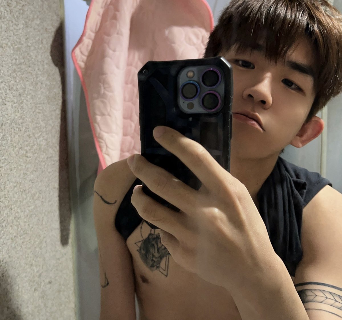 NickWMH_'s tweet photo. 初五開工的黑皮小狗 https://t.co/9DFoyAI60d