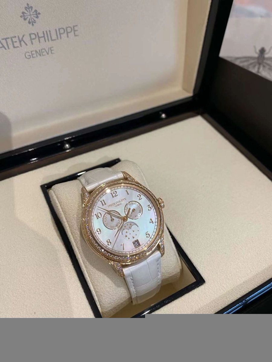 Selena_5201314's tweet image. Patek Philippe Complications Series 38 White Dial Diamond-Set with Alligator Strap Series: Complications Collection Model: 4948R-001 Movement: 324 S QA LU Dial Diameter: 38mm#PatekPhilippe #LuxuryWatch #ComplicationsSeries #DiamondWatch #RoseGoldWatch #ElegantTimepiece