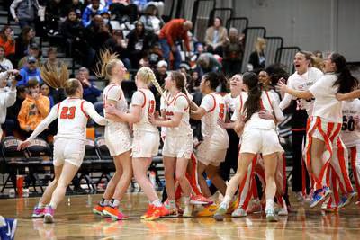 stcegirlshoops's tweet photo. Building our OWN Legacy 💪🏼🧡🖤

Thankful for all the women who came before us and made this possible. Proud of every single girl on this team. This is because of all of you!! 🏀⚜️

📸: @sbressnerKCC https://t.co/OoLUEIELTP