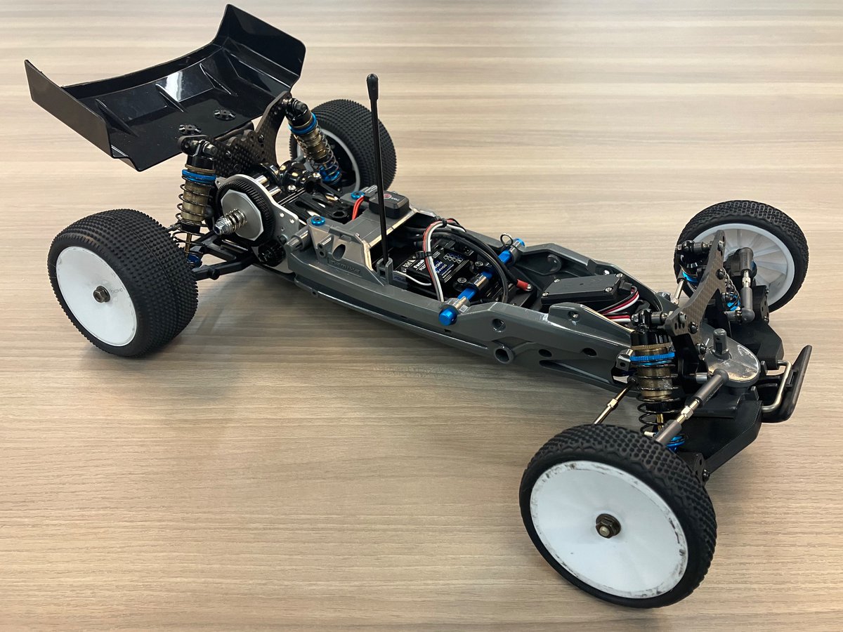 matty0227's tweet photo. DT03ミッド化計画
とりあえずメカ積みまで完了
このタイミングでDT04が出てきて、まだコレ出来上がってないのに、あっちをタネ車に工作したい欲が…
#タミヤ 
#ラジコン
#DT03 https://t.co/zkxrXJK45L