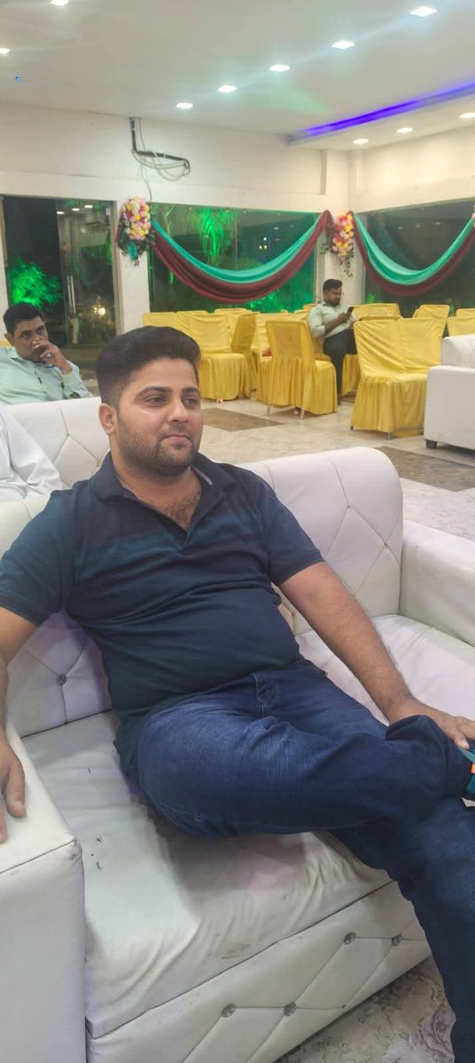 हमारे छोटे भाई रोहित दुबे का बसंत पंचमी के जन्मदिन पड़ता है जन्मदिन की ढेर सारी शुभकामनाएं मेरे लाडले भाई  तुझे हजारो साल के दिन हो 50000 ईश्वर से यही कामना करती हु